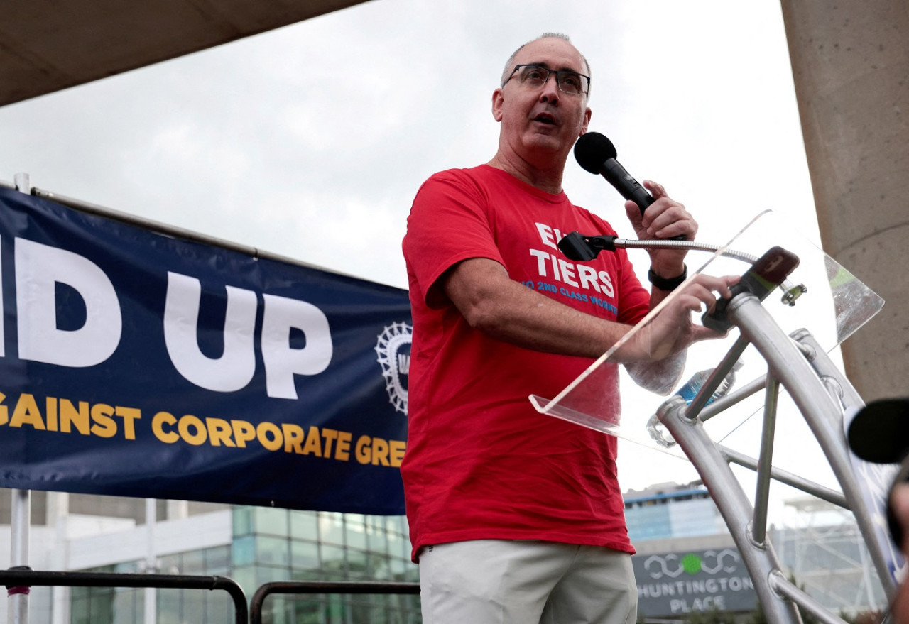 Shawn Fain, presidente del sindicato UAW. Foto: Reuters.