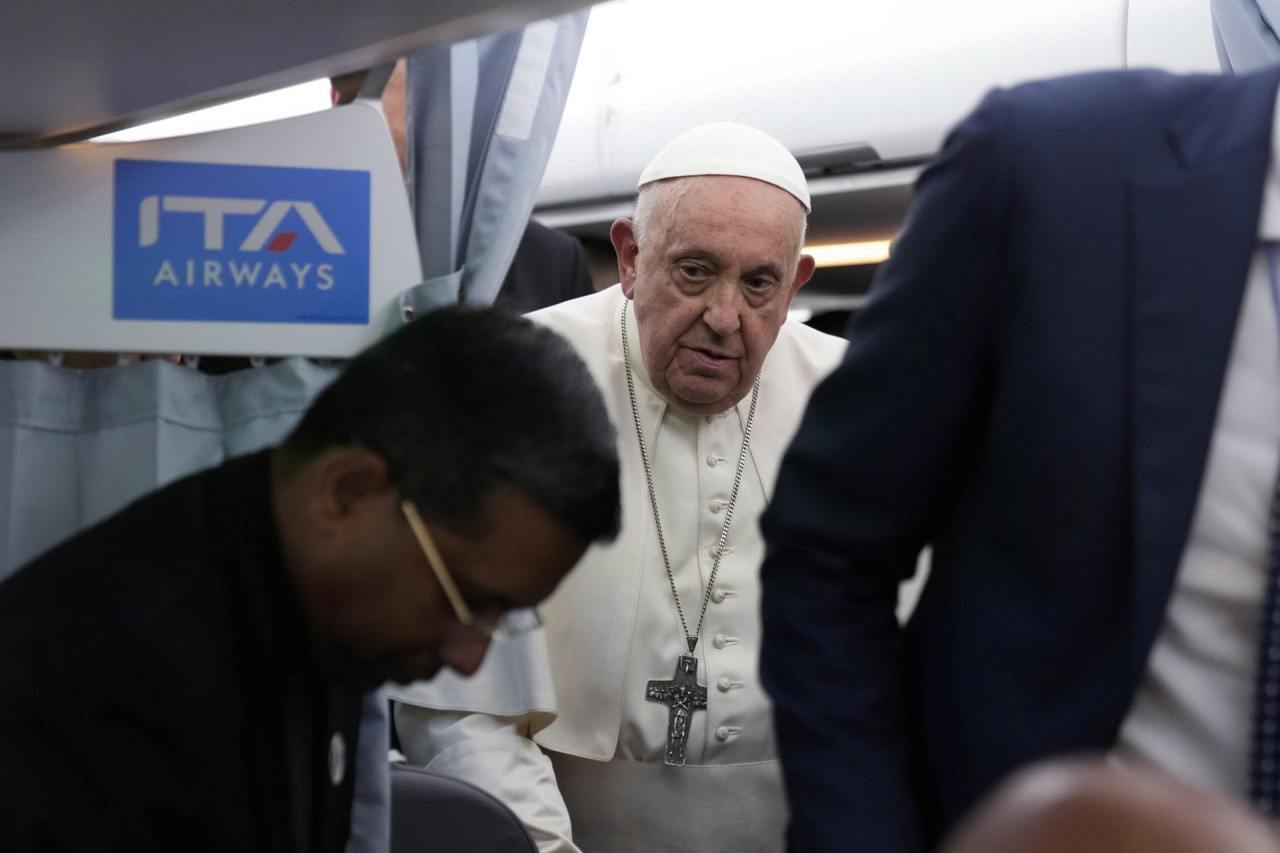 Papa Francisco de regreso al Vaticano tras su visita a Marsella. Foto: EFE