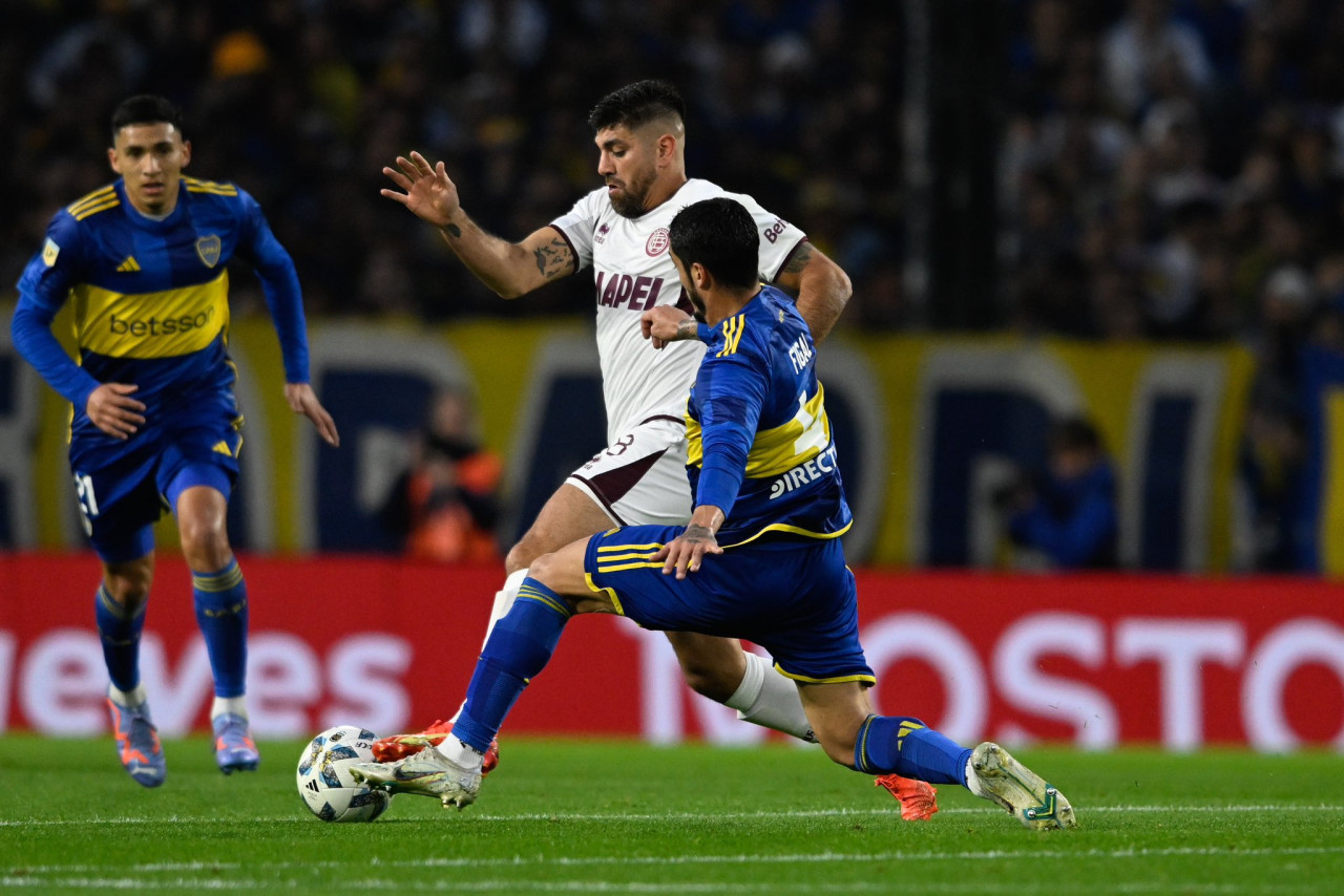 Escena del partido entre Boca Juniors y Lanús por la Copa de la Liga. Foto NA