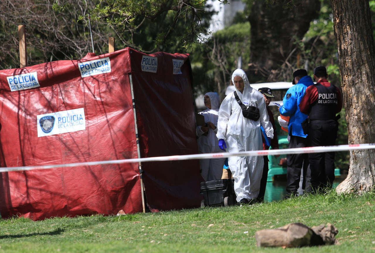 Encontraron un cuerpo flotando en los Lagos de Palermo. NA