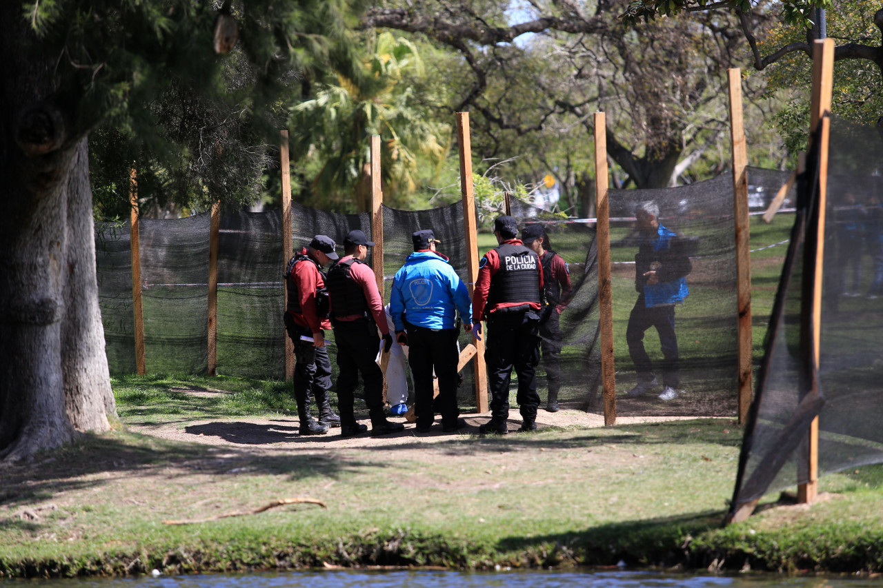 Encontraron un cuerpo flotando en los Lagos de Palermo. NA