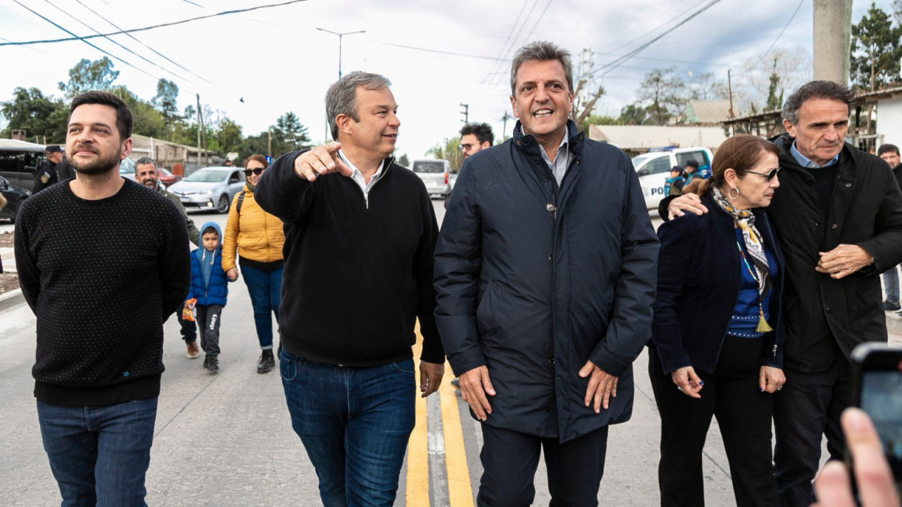 Sergio Massa, Gabriel Katopodis y Mariano Cascallares inauguraron el Parque Don Orione en Almirante Brown. Foto: @CascallaresPJ.