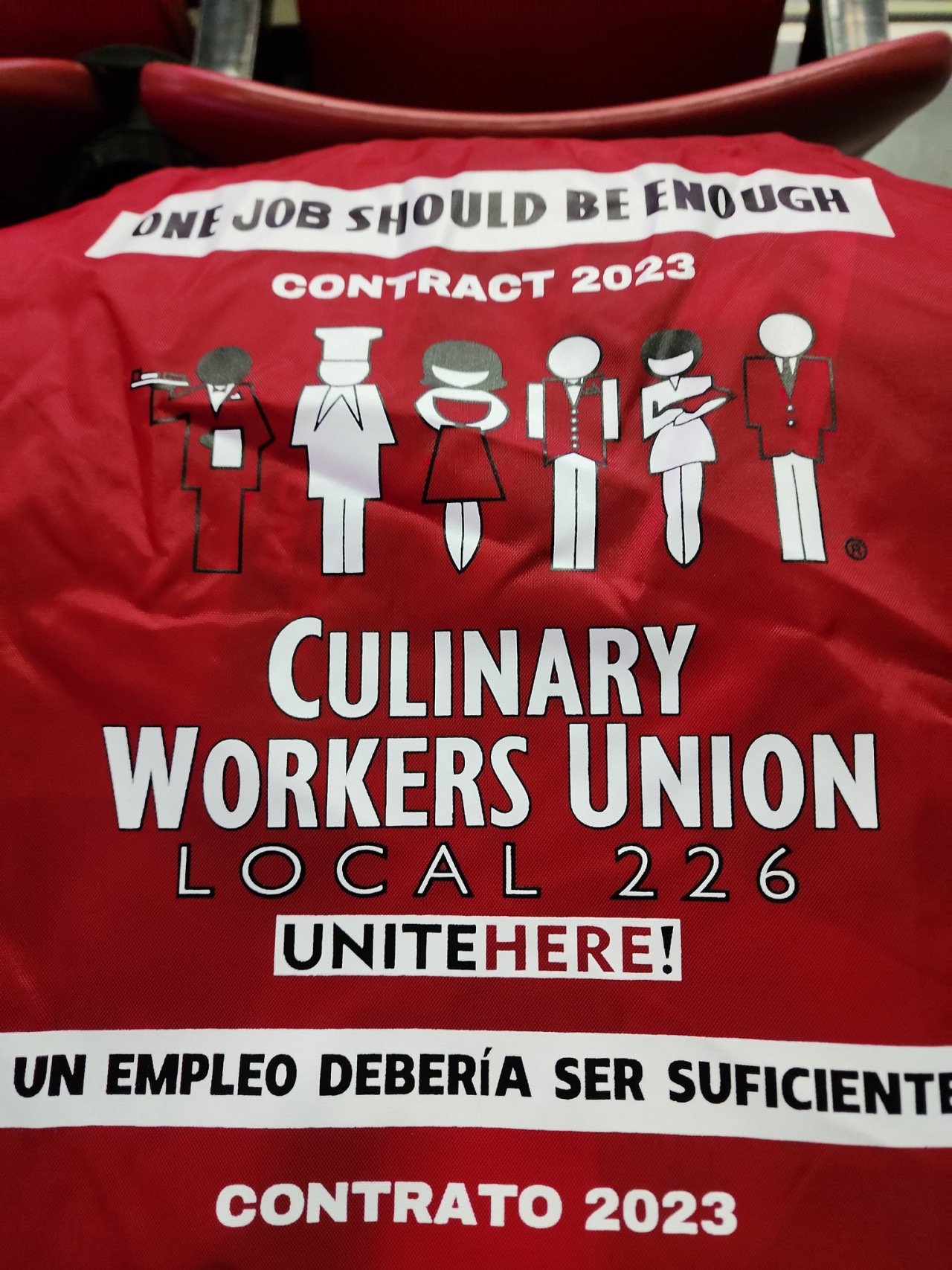 Remera del sindicato de trabajadores gastronómicos de EEUU. Foto: Twitter.