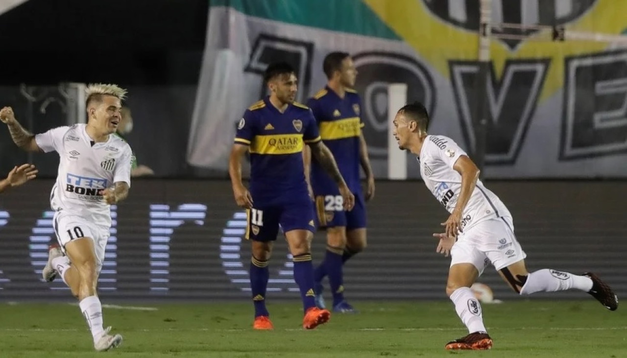 Boca Juniors fue superado por Santos en Brasil. Foto: EFE.