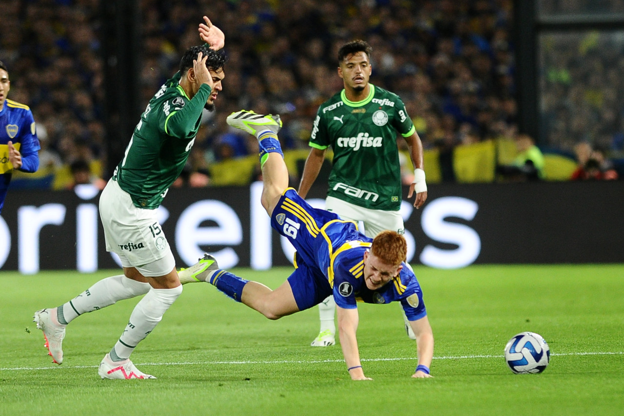 Juego brusco en Boca Juniors vs Palmeiras; Copa Libertadores. Foto: Télam.