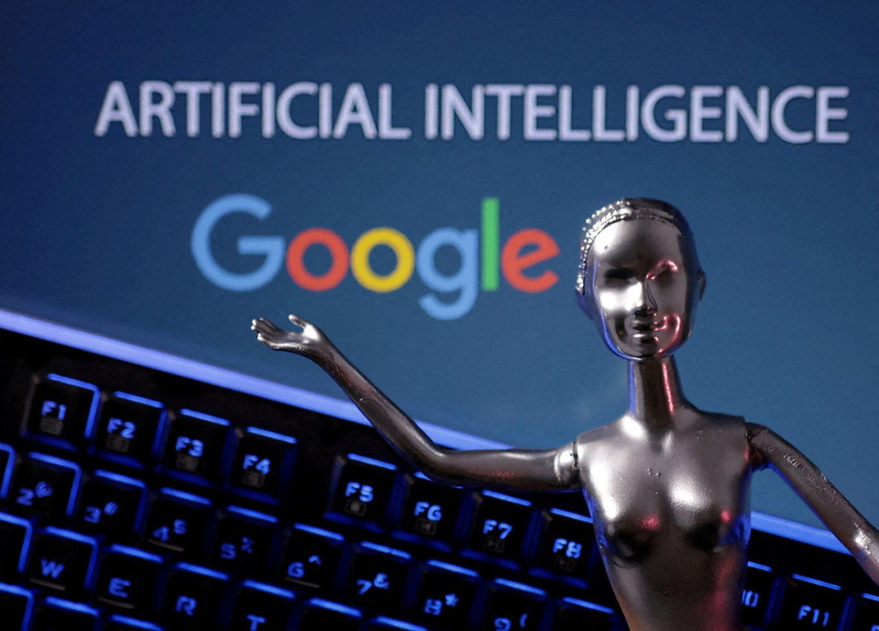 Intelligenza artificiale e logo di Google.  Foto: Reuters.