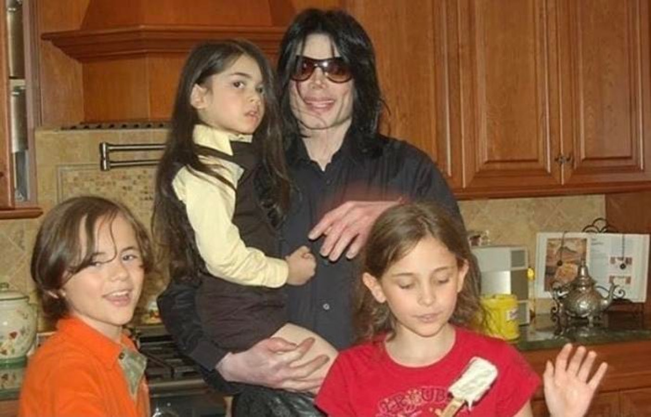 Michael Jackson junto a sus hijos. Foto: Instagram.