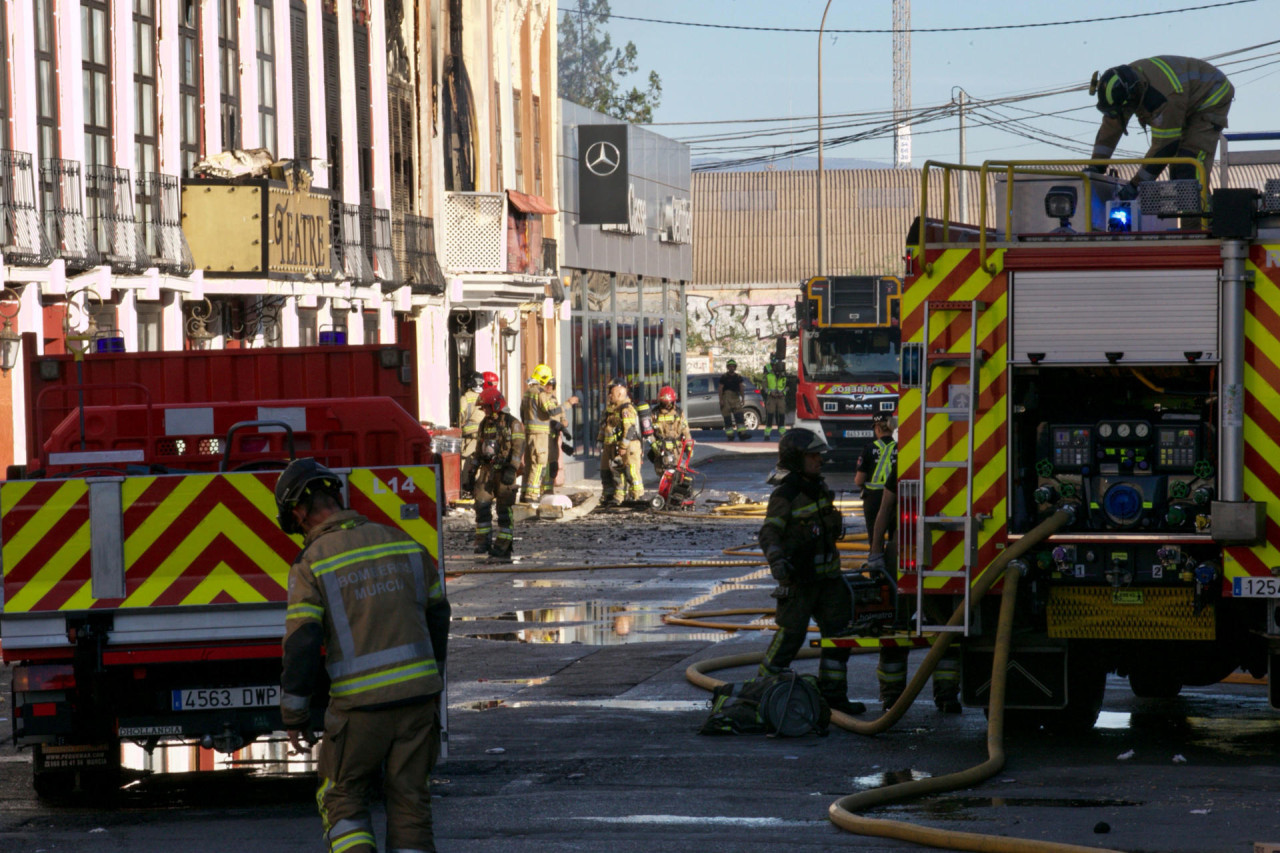 Conmoción en España: muertos y heridos tras incendio en una zona de discotecas en Murcia. EFE