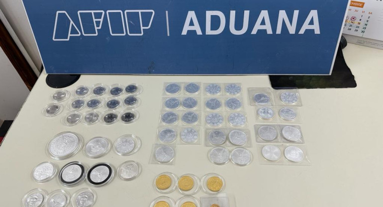 La Aduana evitó el contrabando de monedas de colección. Foto: Aduana.