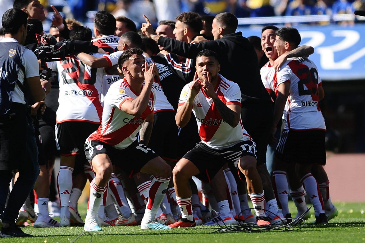 Los festejos de los futbolistas de River tras ganar el Superclásico. Foto: Télam.