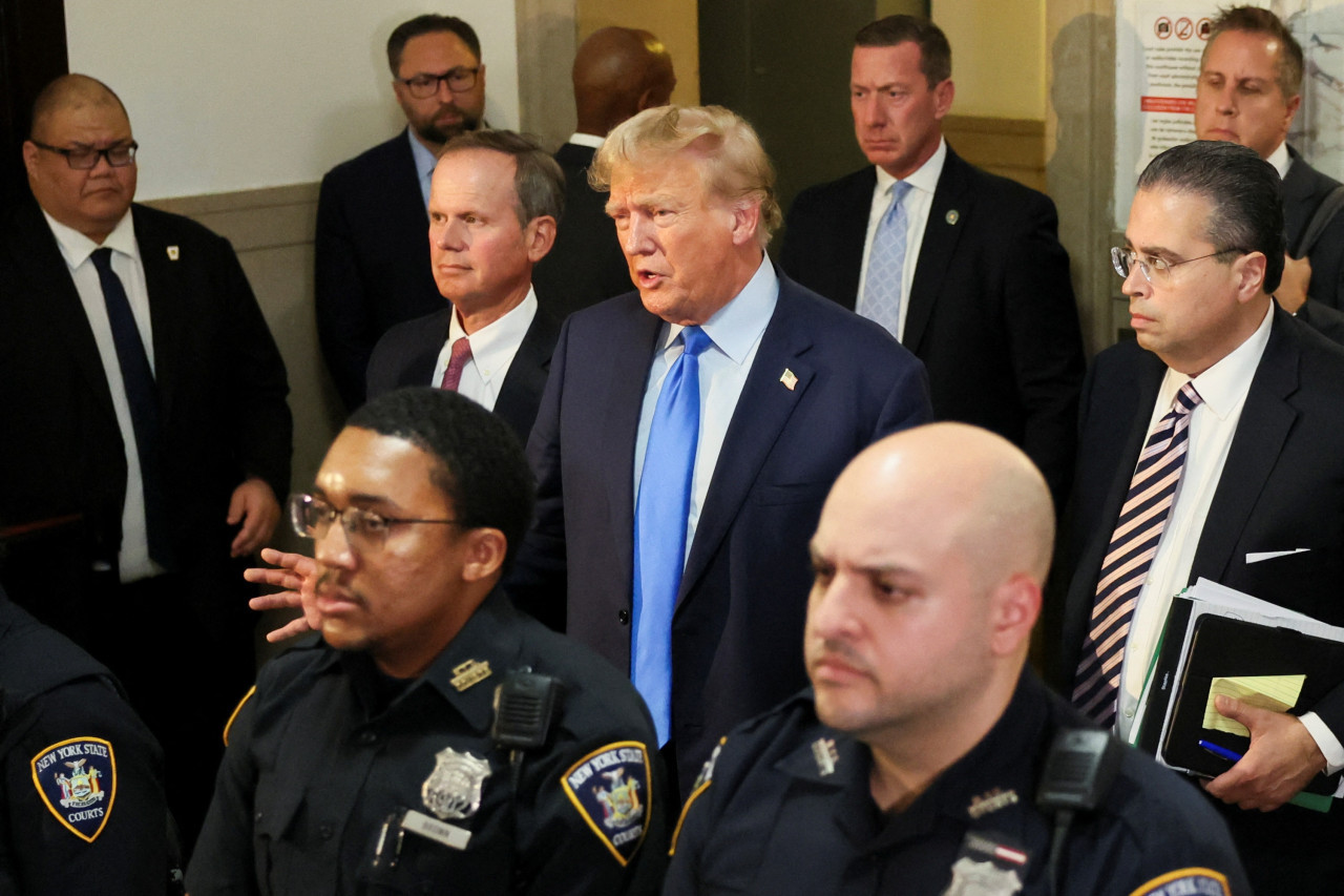 Donald Trump saliendo del Supremo Tribunal de Justicia. Foto: Reuters.