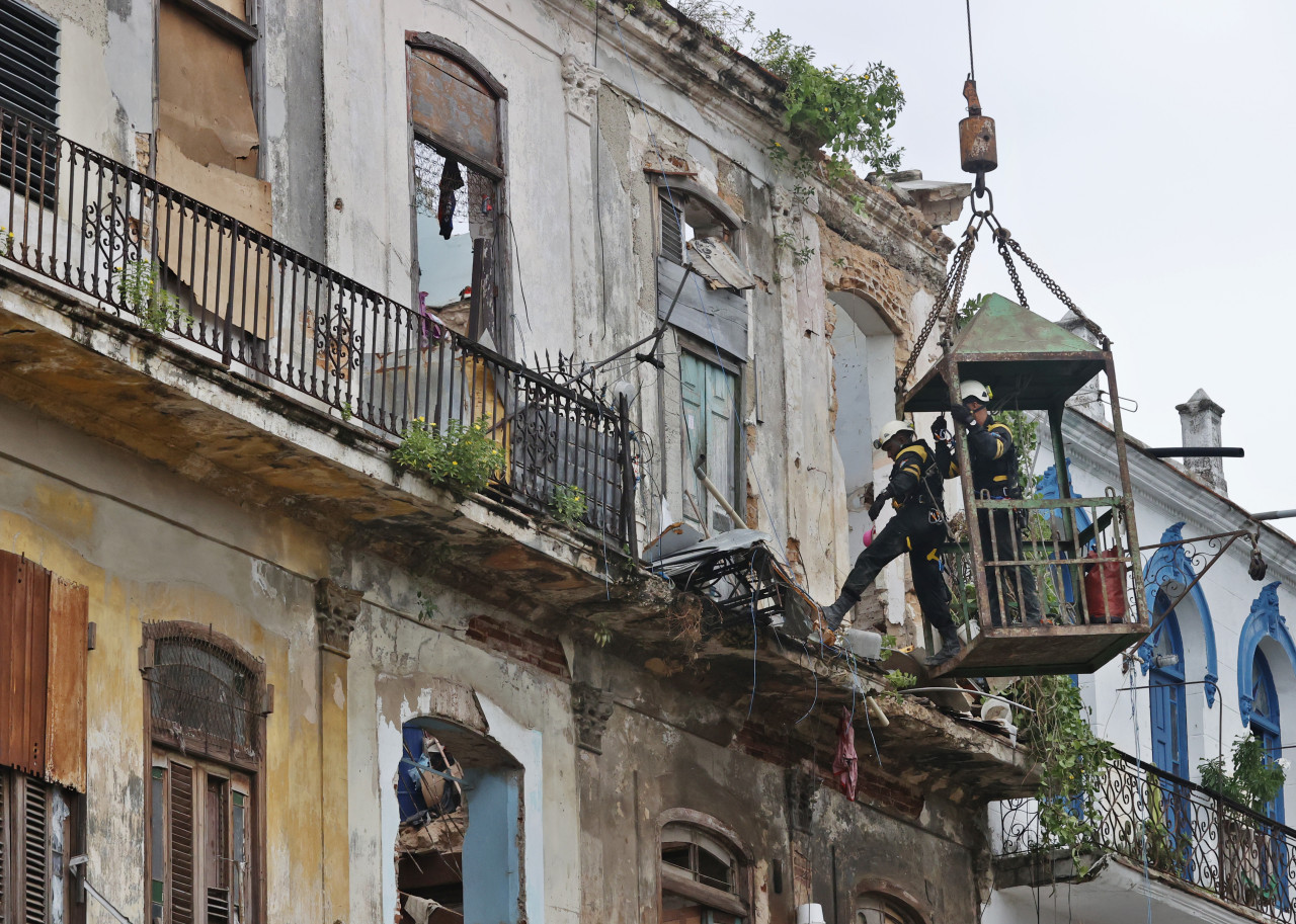 Derrumbe en una edificio de La Habana. Foto: EFE.