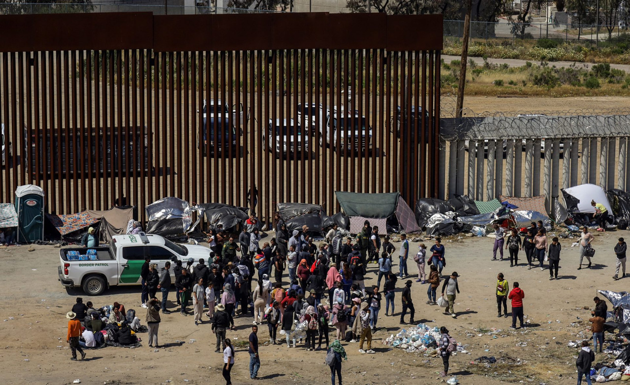 Muro fronterizo entre México y Estados Unidos. Foto: EFE
