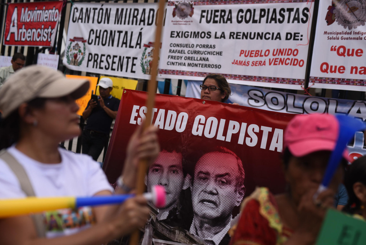 Movilización para exigir la renuncia de Consuelo Porras. Foto: EFE