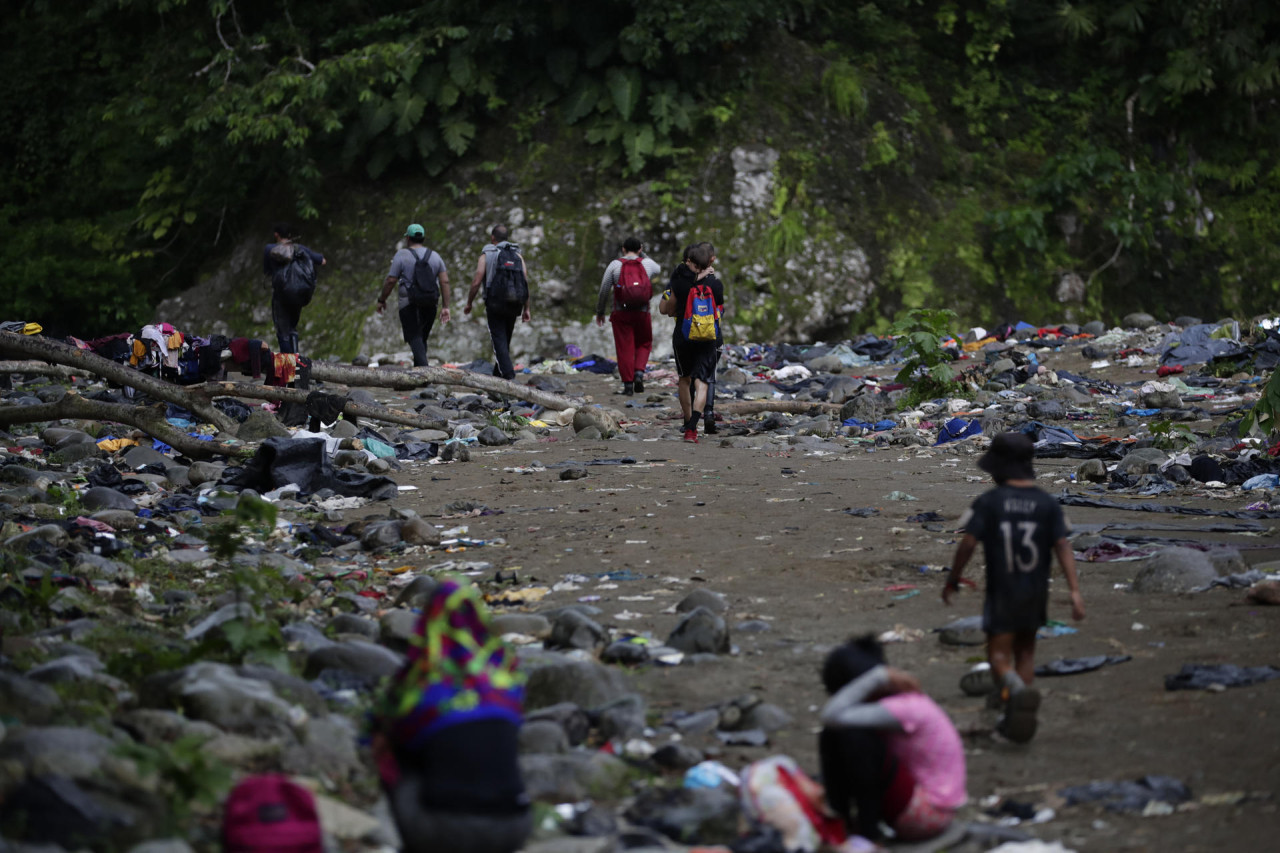 Migrantes y contaminación en Panamá. Foto: EFE