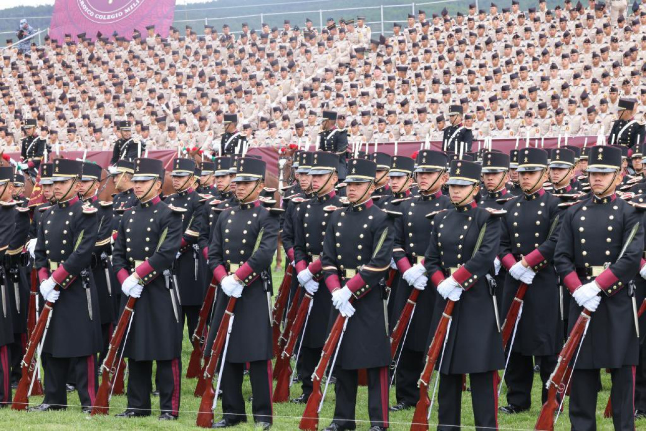 Los militares en el acto. Foto: Twitter @rosaicela_