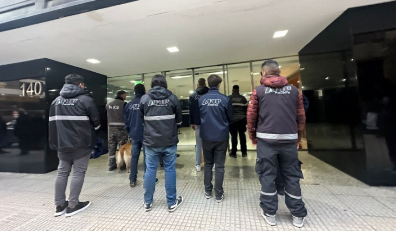 Operativo de AFIP en la City porteña. Foto: NA.