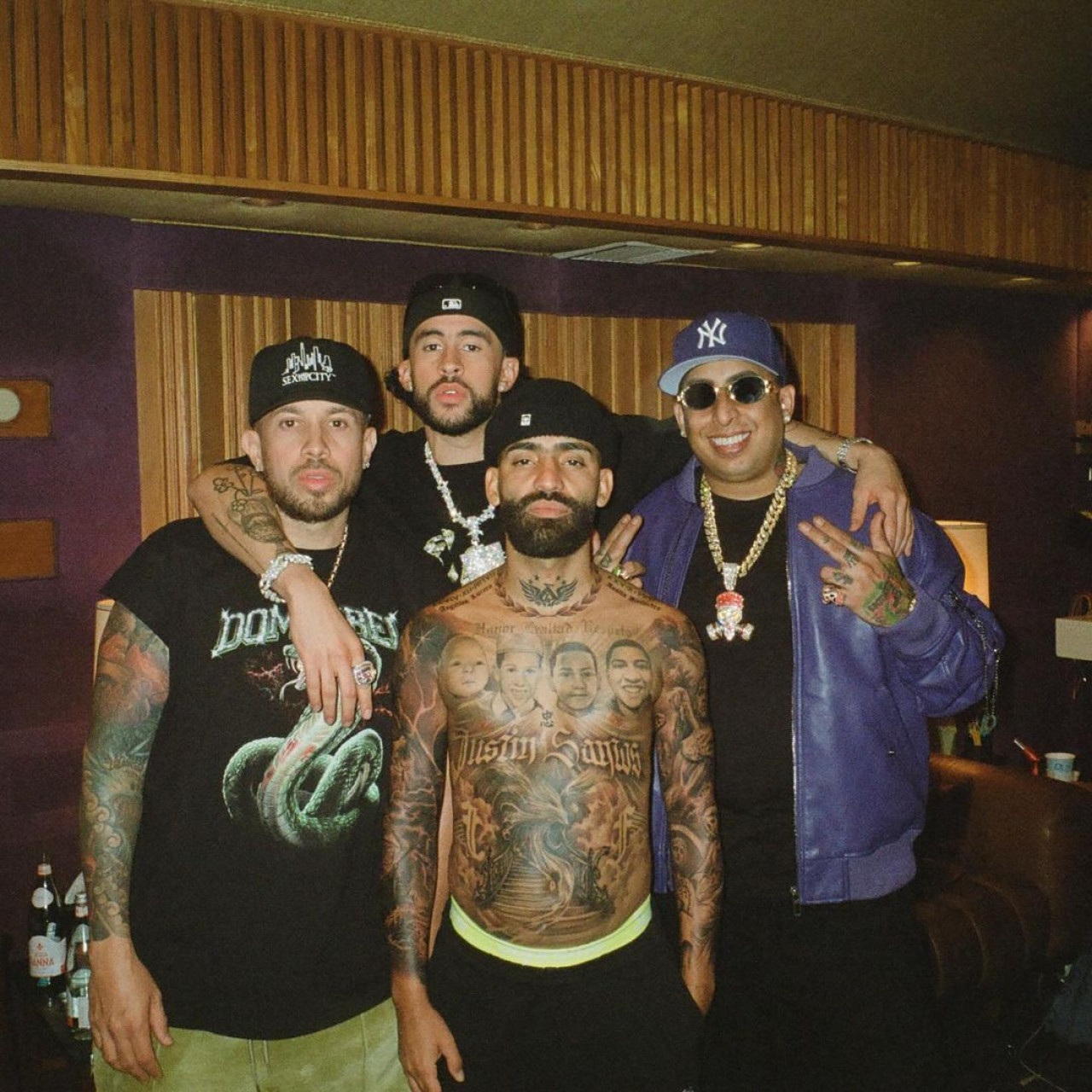 Bad Bunny junto a los artistas invitados en su nuevo trabajo. Foto: Instagram.