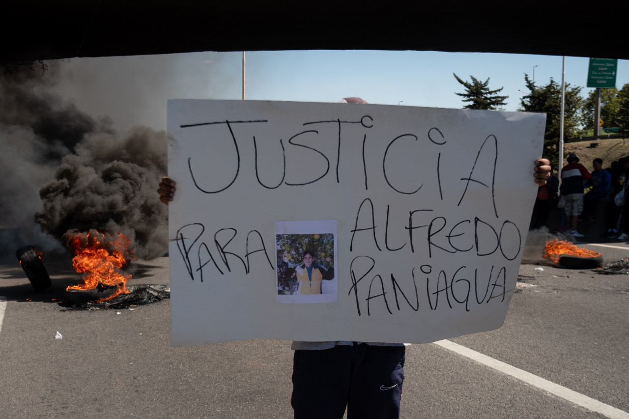 Vecinos reclaman por el asesinato en Villa Celina. Foto: Télam.