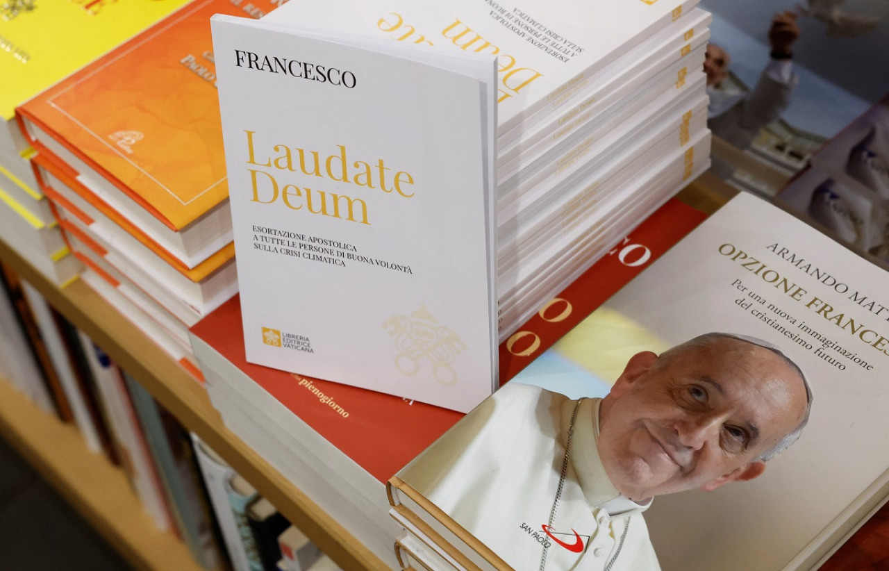 Laudate Deum (Alaben a Dios), el libro del papa Francisco. Foto: Reuters.