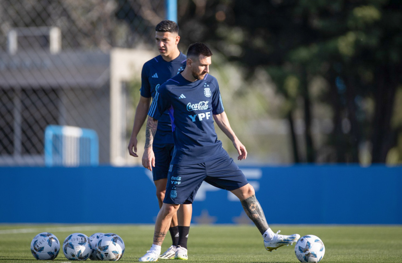 Lionel Messi en el entrenamiento de la Selección argentina. Foto: NA.
