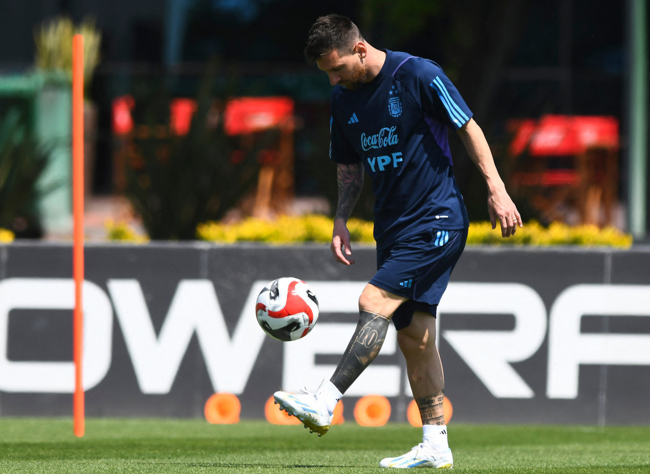 Lionel Messi en el entrenamiento de la Selección. Foto: NA.