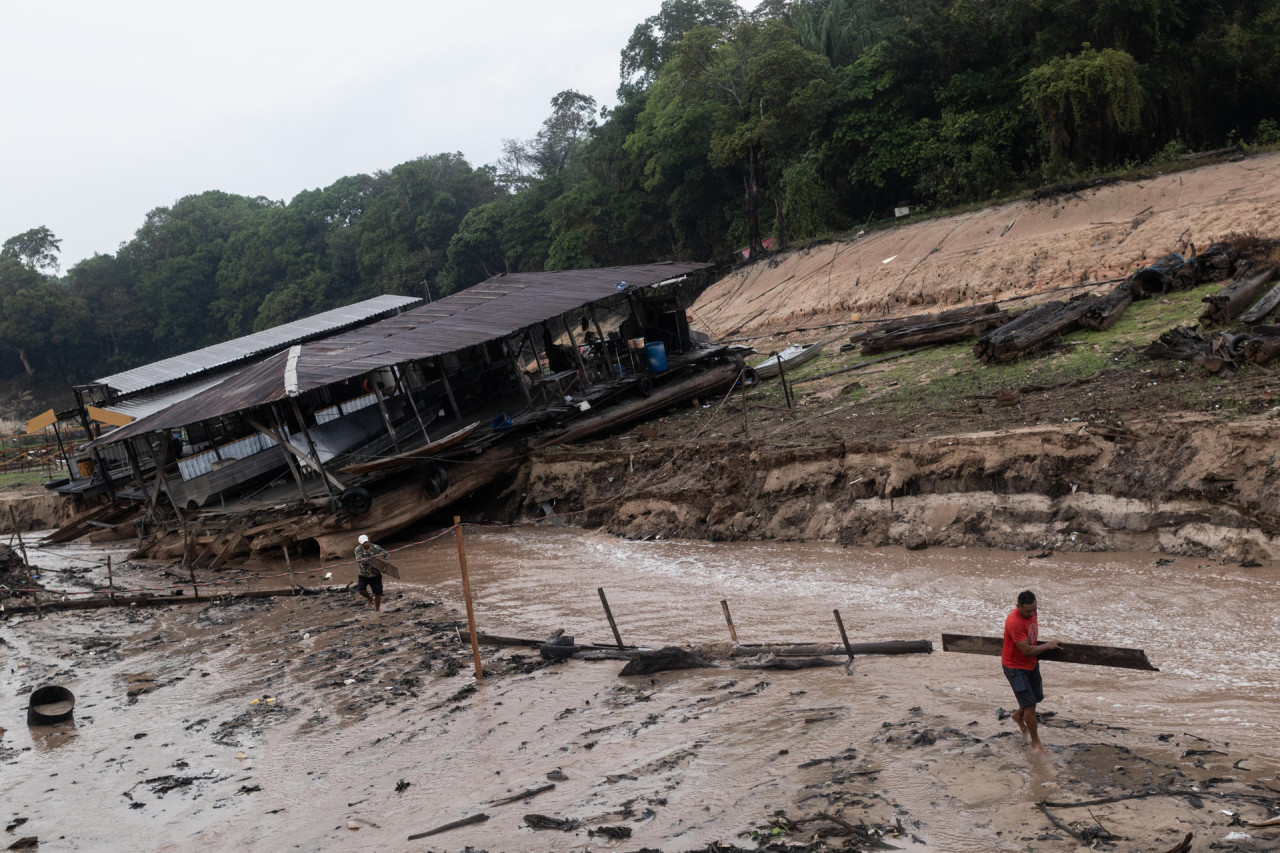 La superficie de agua en la principal zona de la Amazonía brasileña cae al menor nivel en 5 años. EFE