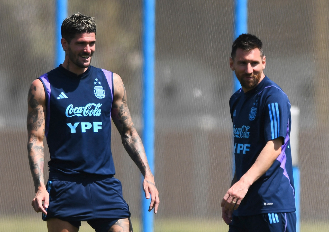 De Paul y Messi en entrenamiento de la Selección. Foto: NA.