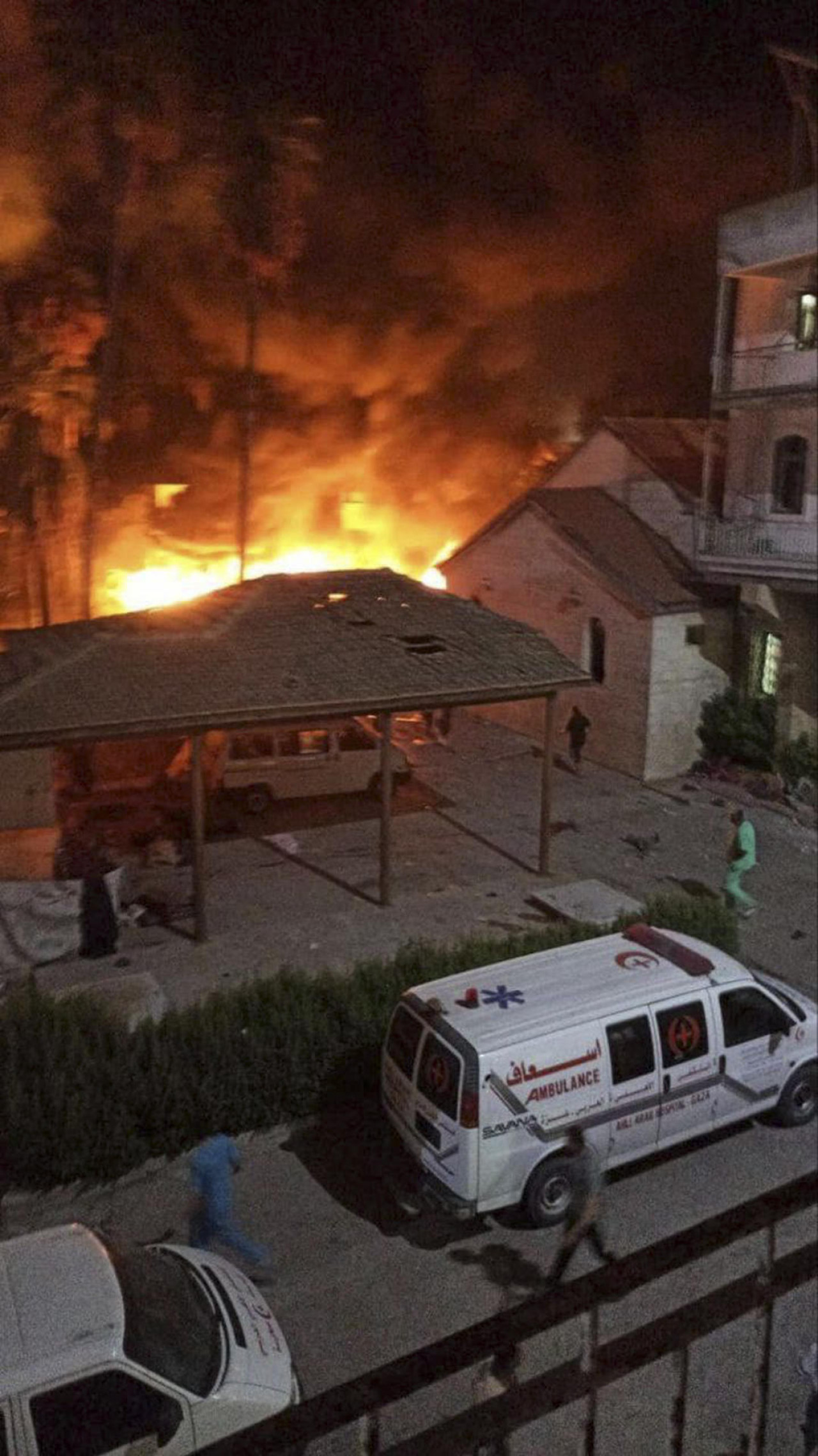 Guerra en Medio Oriente: un bombardeo en puertas de un hospital de Gaza causa cientos de muertos y heridos. EFE