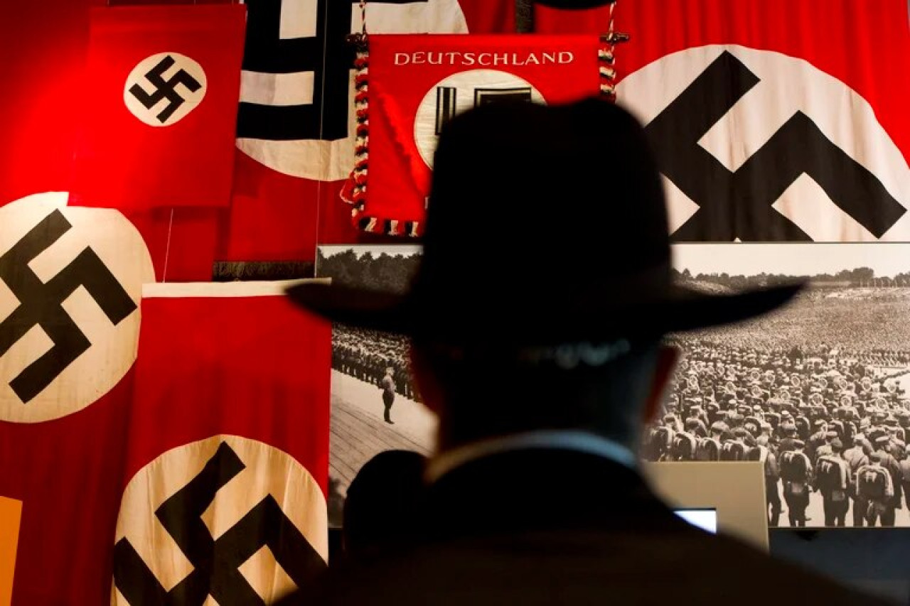 Exhibición y símbolos nazis. Foto: EFE