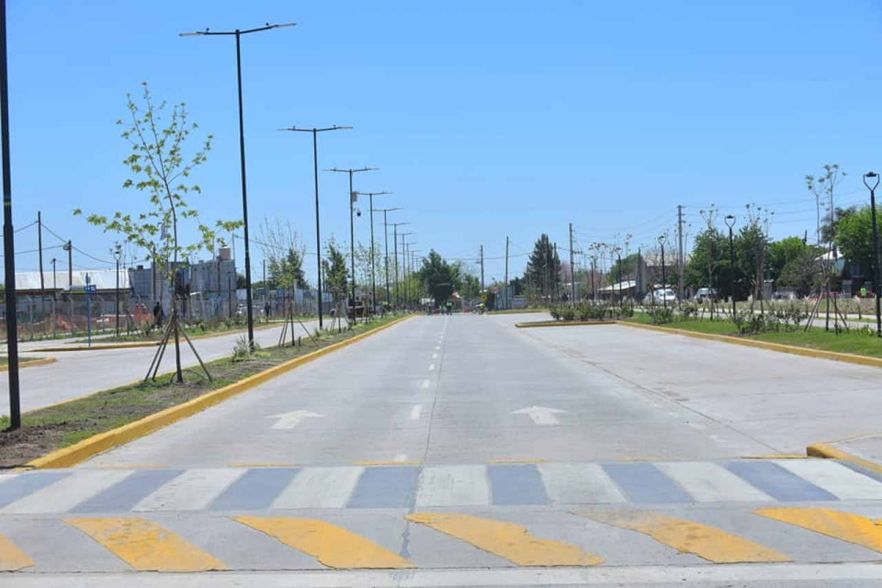 Recorrida por la nueva Av. Héroes de Malvinas en Pablo Nogués. Foto: Prensa.