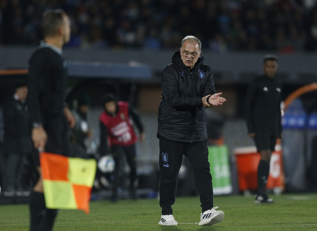 Marcelo Bielsa cosechó 7 de los 12 puntos en juego con Uruguay. Foto: Reuters.