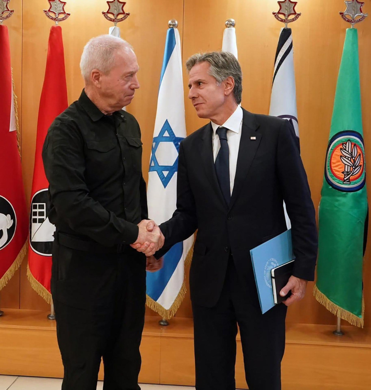 Yoav Gallant, ministro de Defensa israelí y Antony Blinken, secretario de Estado de EEUU. Foto: EFE.