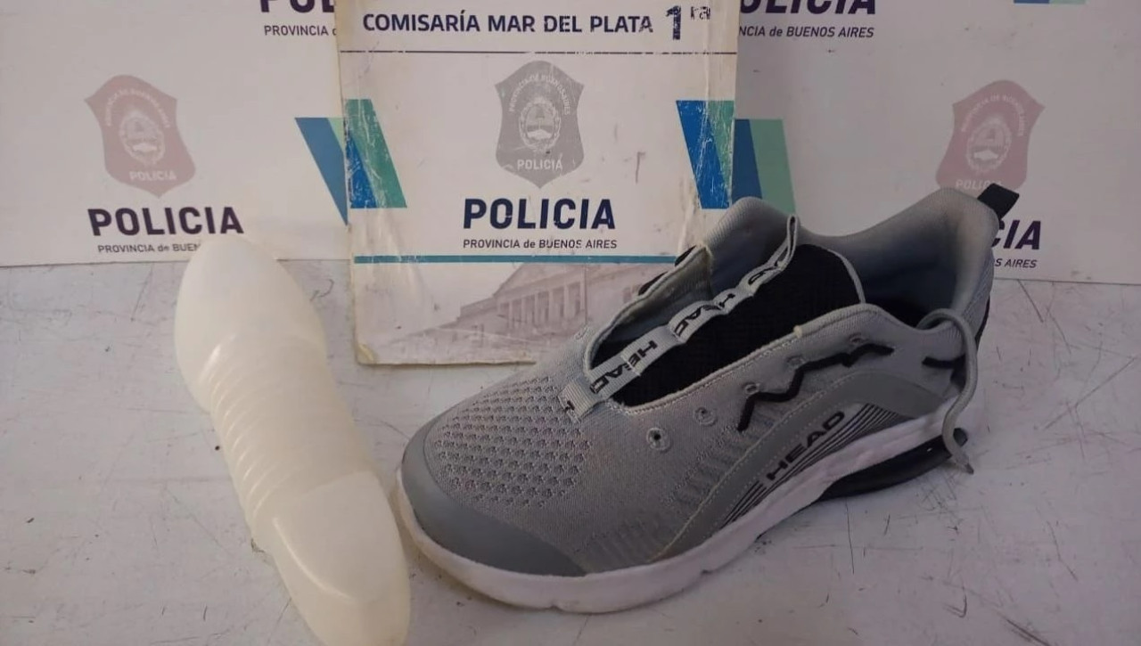 Un hombre sin una pierna fue arrestado por robar una zapatilla.