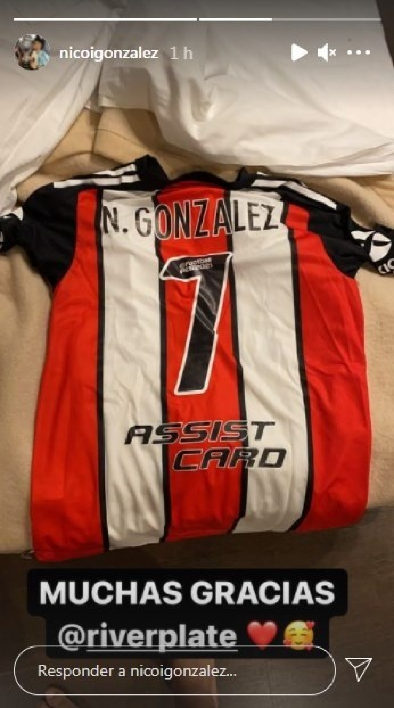 Regalo a Nico González. Foto: Instagram