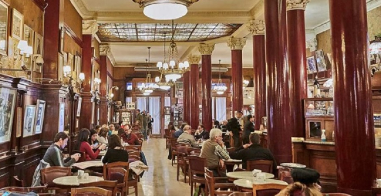 En homenaje al Tortoni se festeja el Día de los cafés porteños. NA