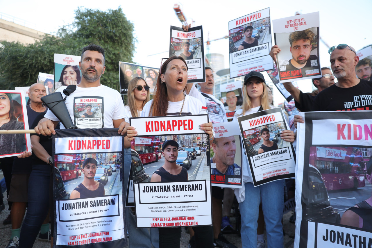 Pedido de liberación de los rehenes israelíes en Tel Aviv. Foto: EFE.