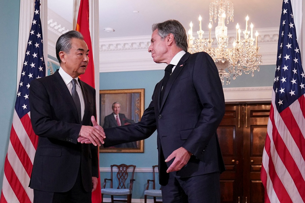 Wang Yi y Antony Blinken se reunieron para limar "desacuerdos". Foto: Reuters.