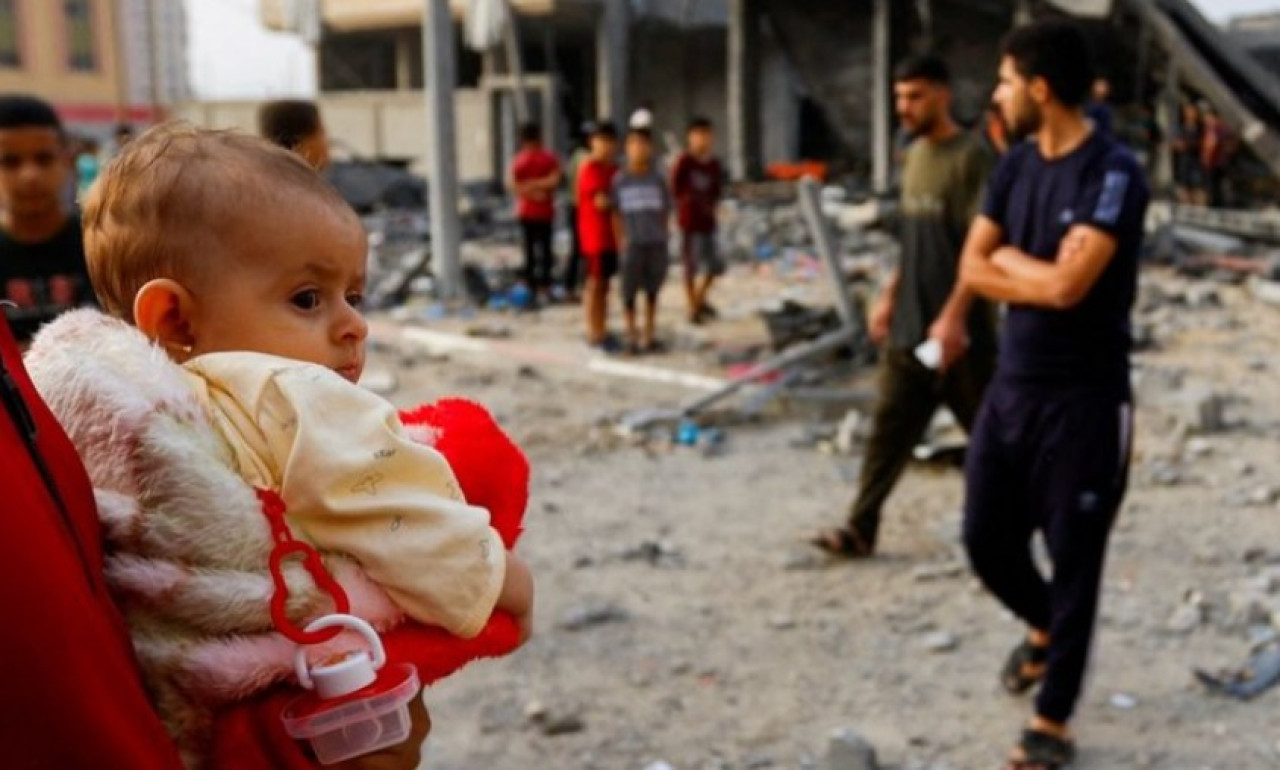 Bebé en medio del conflicto en Medio Oriente. Foto: NA.