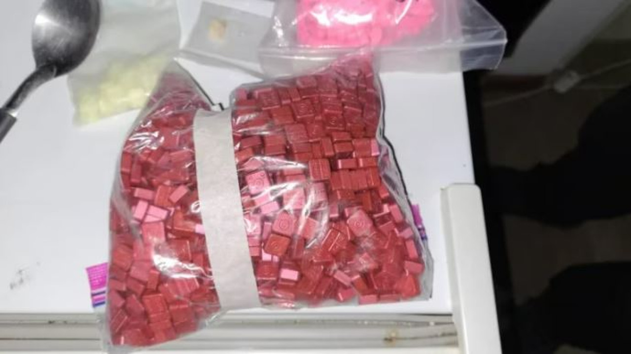 Las pastillas de éxtasis incautadas en los allanamientos a los deparmentos de "Emi Trix". Foto: Gentileza PFA.