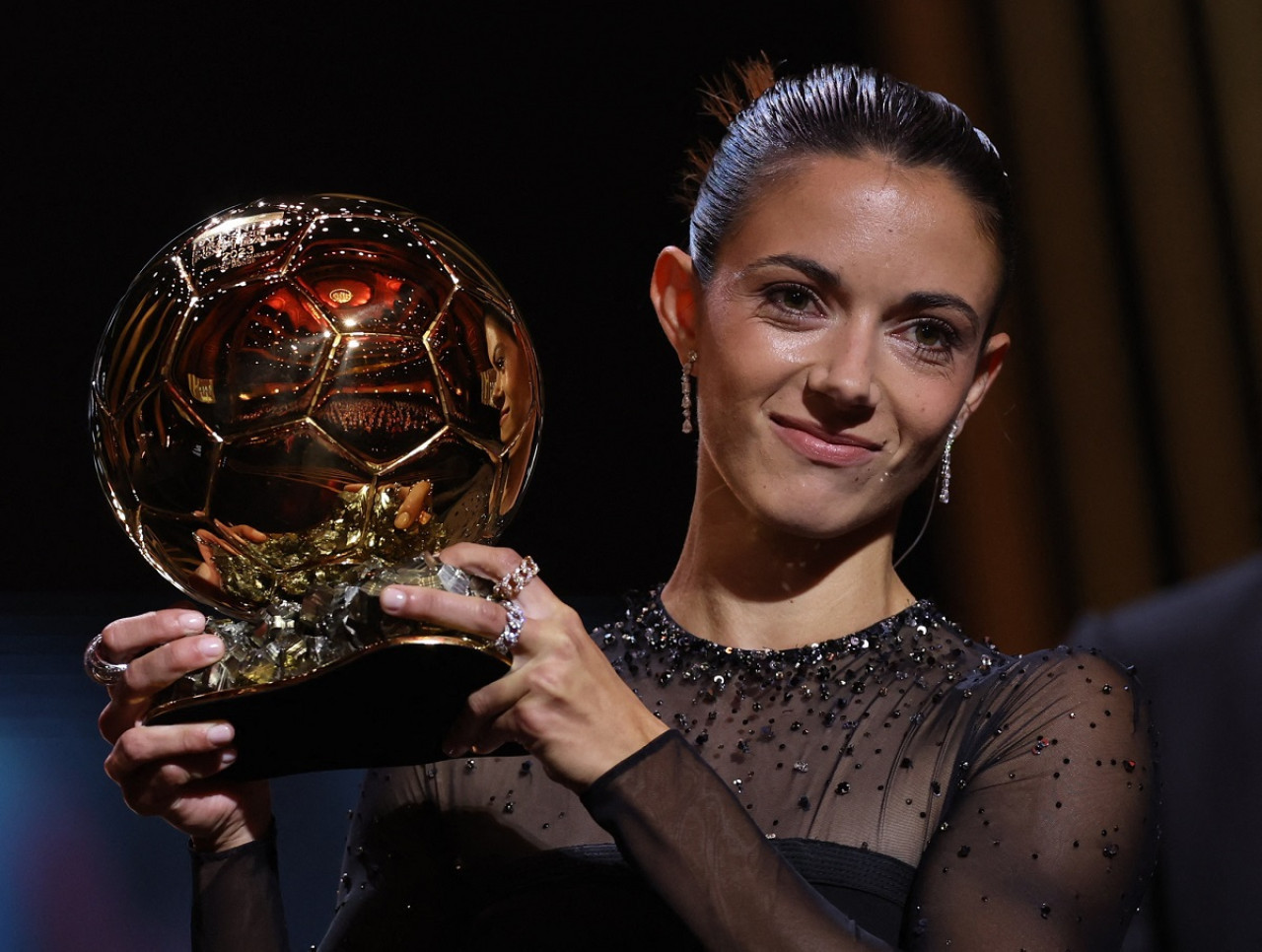 Aitana Bonmatí ganó el Balón de Oro femenino de 2023. Foto: Reuters.
