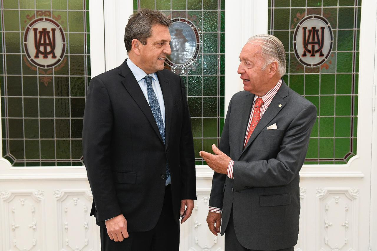 Sergio Massa en la sede de la UIA. Foto: Prensa.