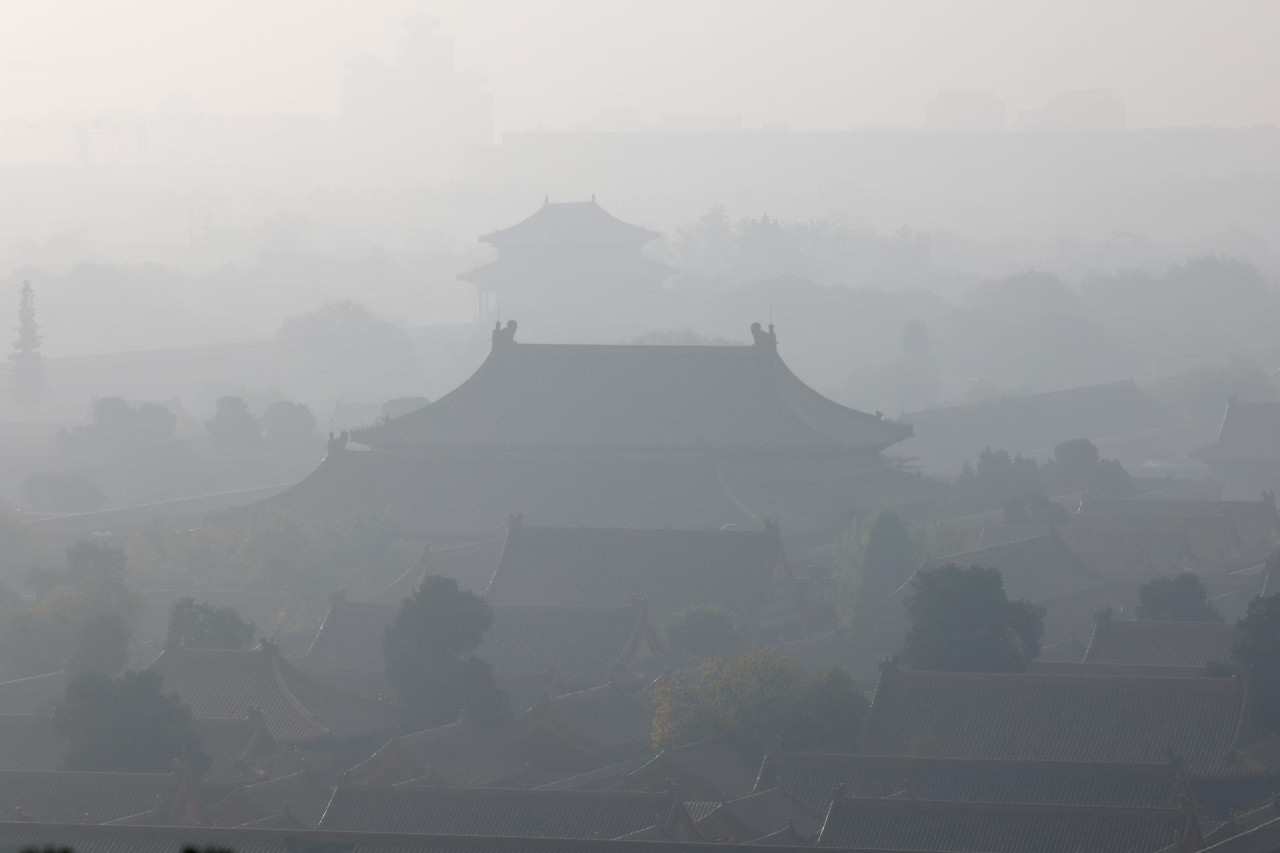 Pekín se encuentra con alerta roja debido a la contaminación y el smog en el aire. Foto: EFE