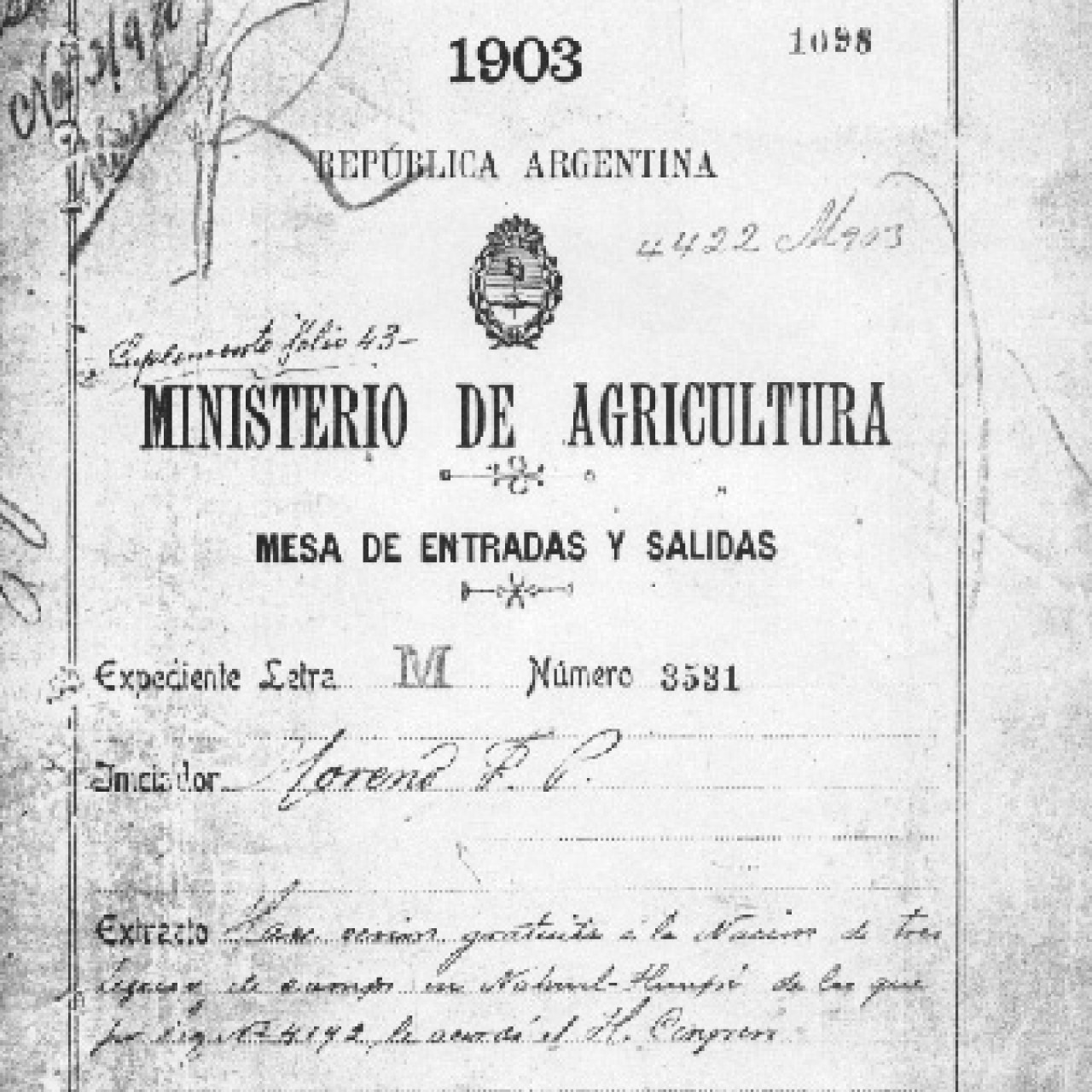 Documento donde quedó asentada la donación de tierras por parte de Moreno. Foto: Télam.
