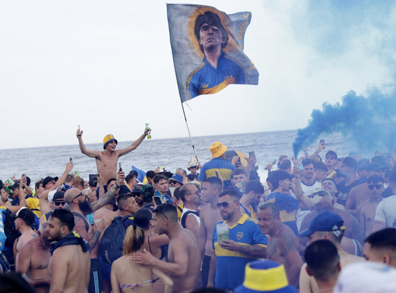 Banderazo de los hinchas de Boca en Río de Janeiro. Foto: Reuters.