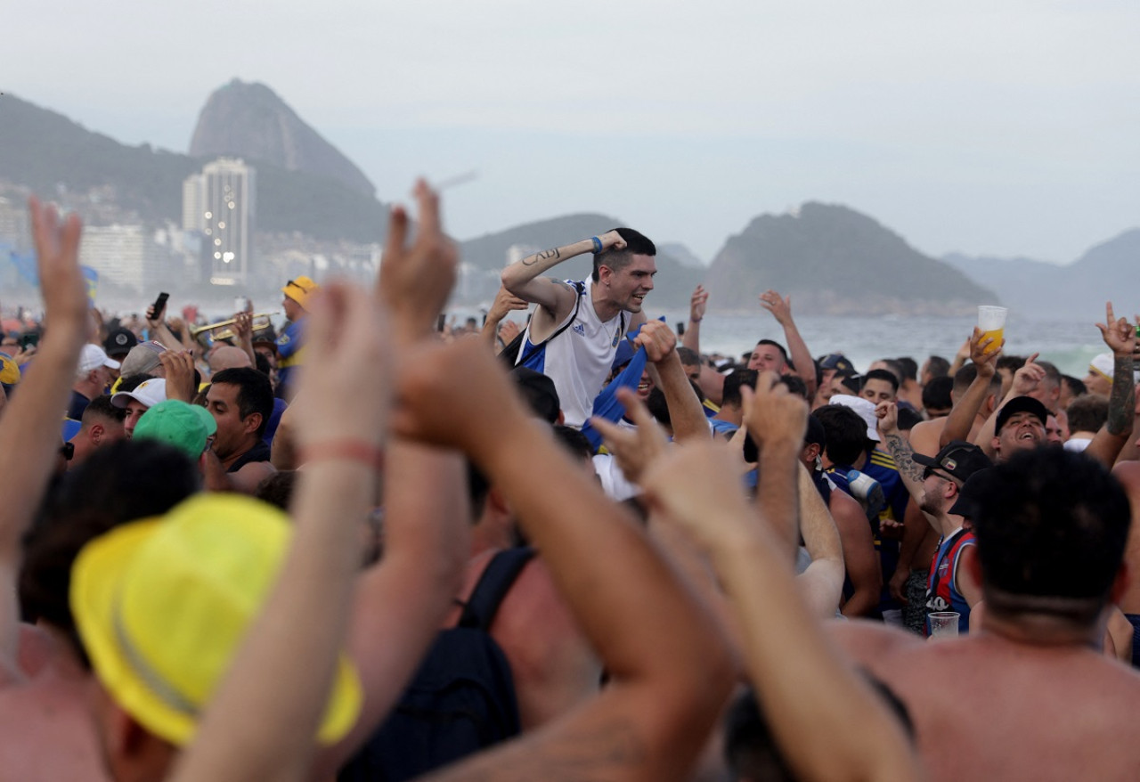 Banderazo de los hinchas de Boca en Río de Janeiro. Foto: Reuters.