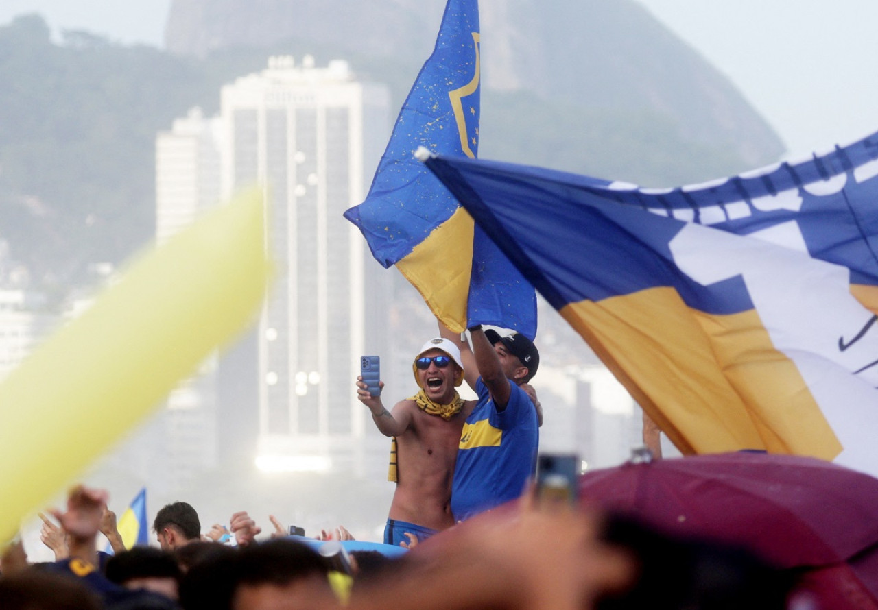 Banderazo de los hinchas de Boca en Río de Janeiro. Foto: Reuters.