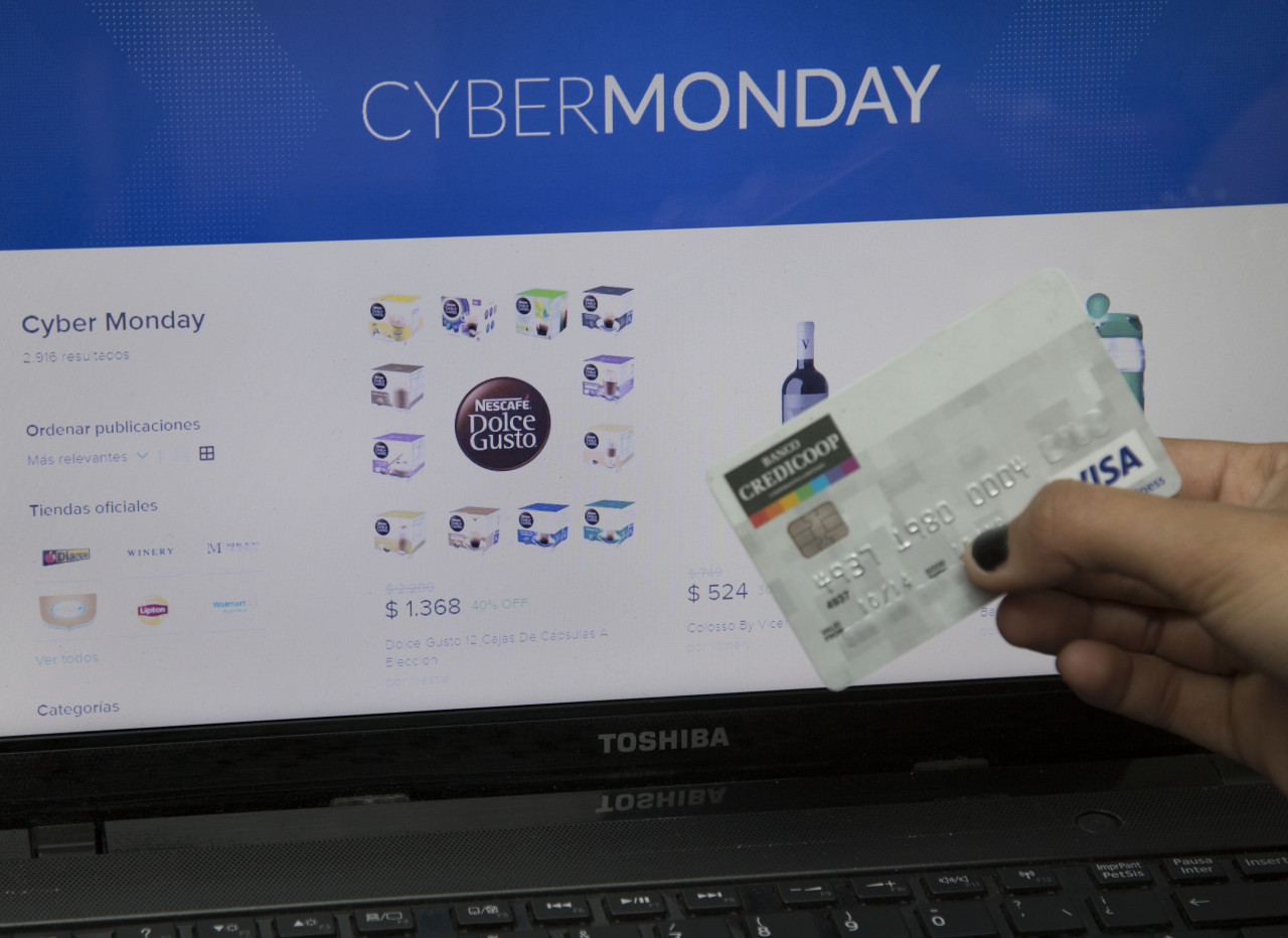 Evitar caer en estafas en el Cyber Monday. Foto: NA