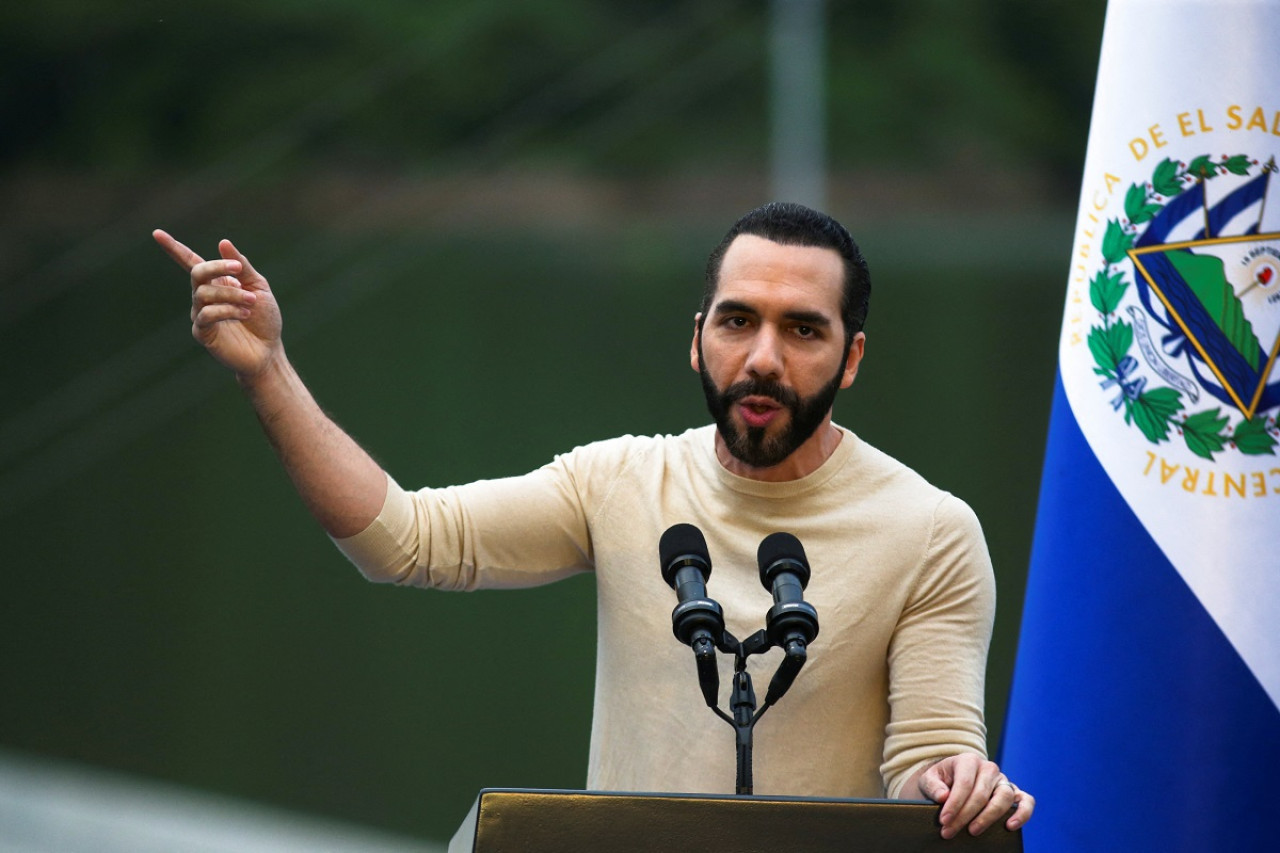 Nayib Bukele celebró su nueva candidatura presidencial. Foto: Reuters.