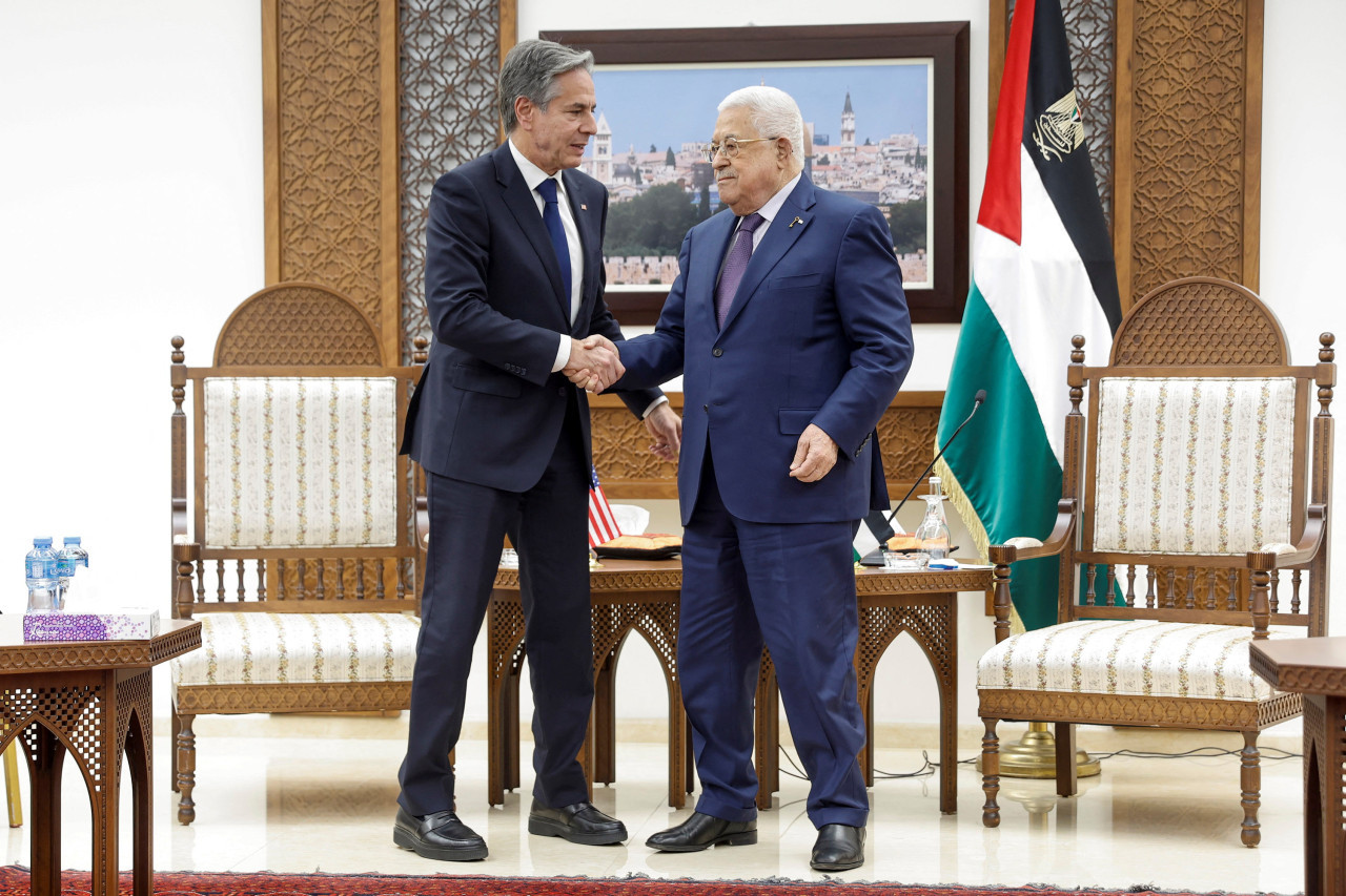 Mahmmud Abás con Antony Blinken. Foto: Reuters.